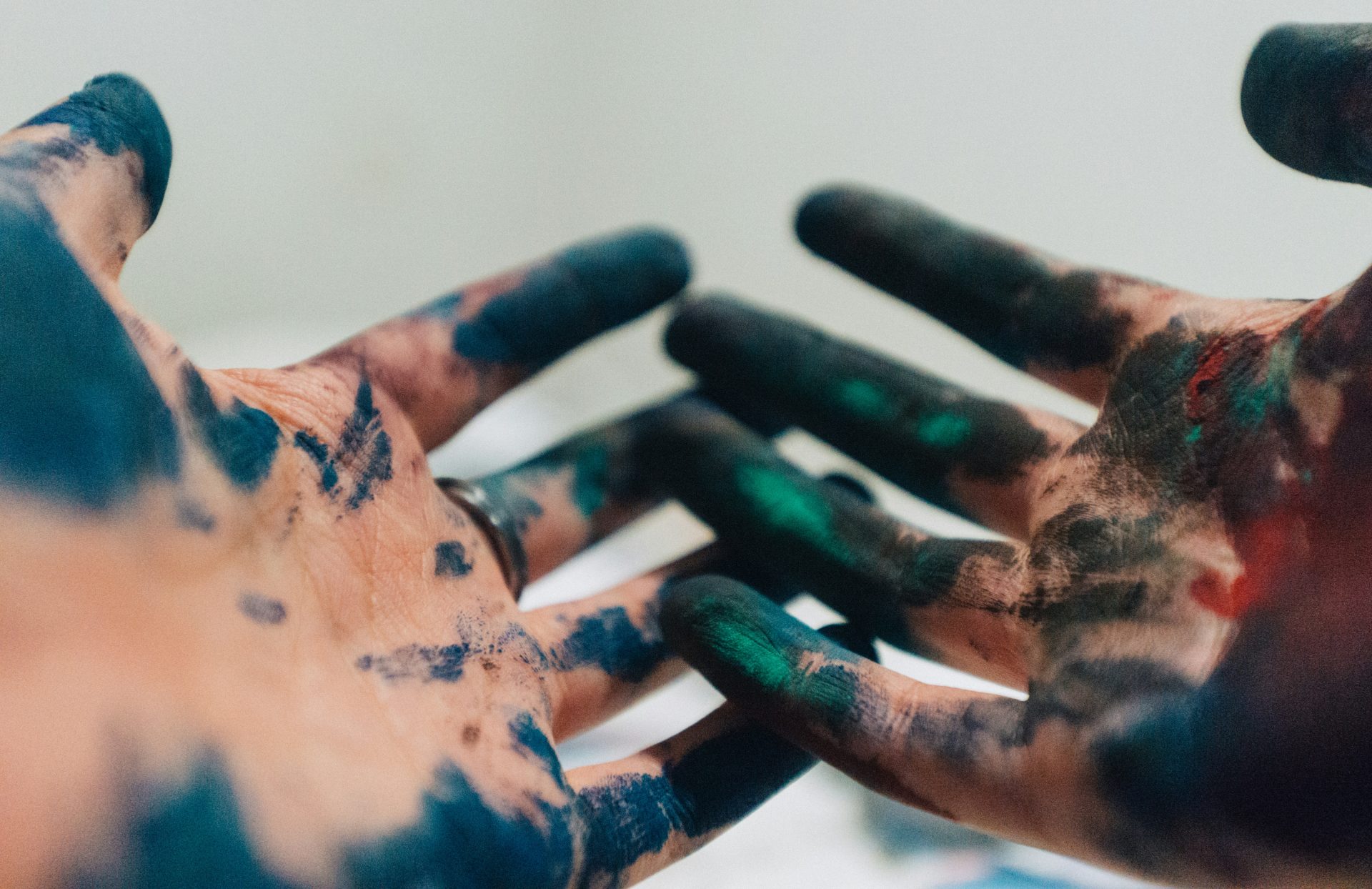 peinture à la main